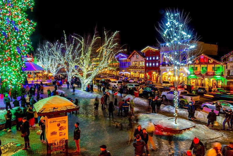 Leavenworth Christkindlmarkt 2025 Bavarian-style Christmas market.