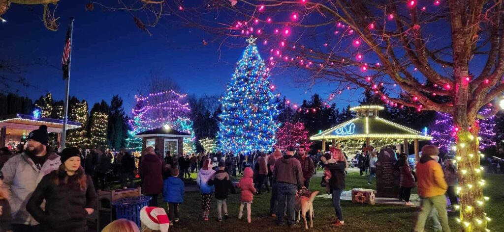 Downtown Snohomish Christmas lights 2025