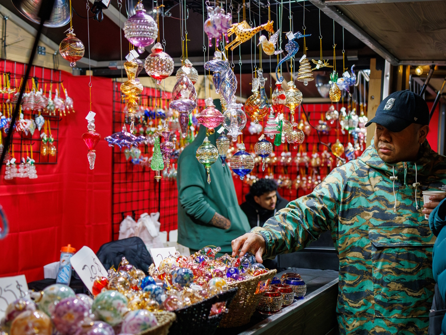 Handmade crafts and gifts from Seattle Christmas markets 2025