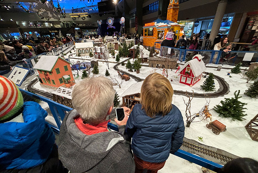 Seattle Center Winterfest family skating 2025